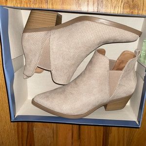 Universal Thread Goods Co Sylvie Boots